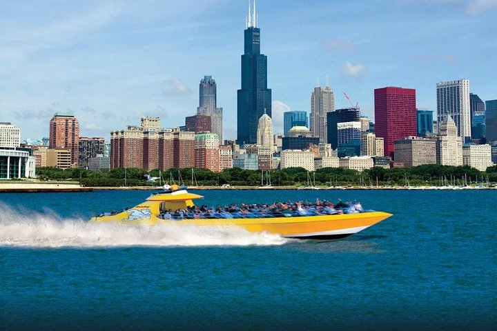 Experience the excitement of cruising along Lake Michigan soaking in stunning views of Chicago’s skyline while enjoying informative commentary from your speedboat ride. Perfect for families!